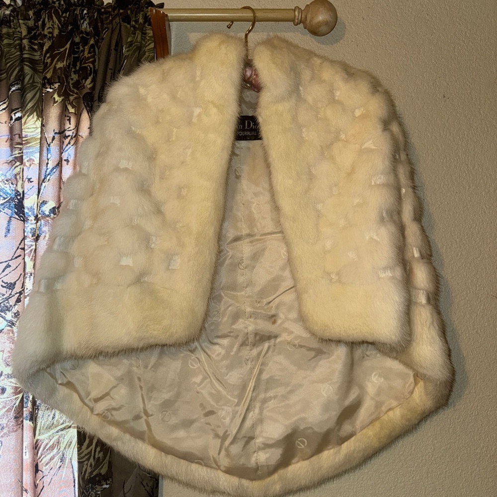 Vintage Christian Dior White Fur Capelet / Shawl